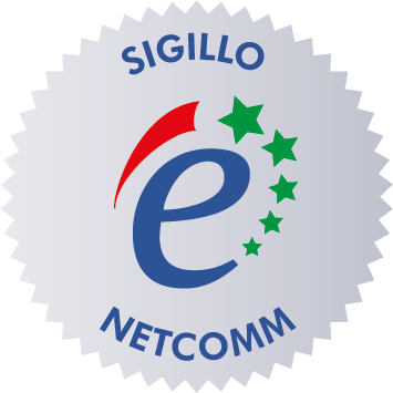 Certificazione Netcomm con logo e stelle verdi su sfondo grigio.