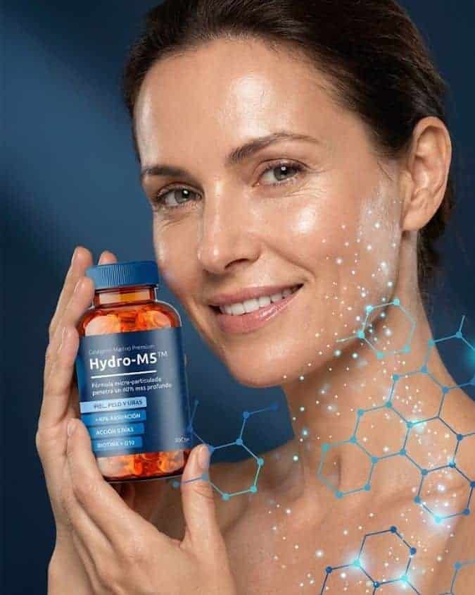 Donna con pelle luminosa che tiene il supplemento Hydro-M5 Collagene Marino.