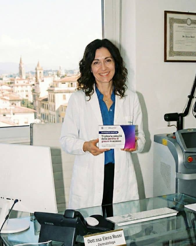 Donna in ambulatorio dermatologico con prodotti a base di erbe.